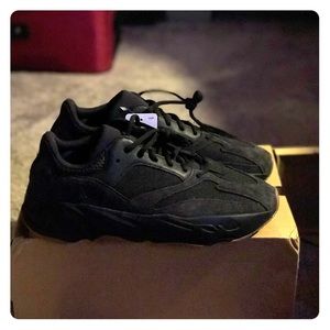 Yeezy 700 utility black
